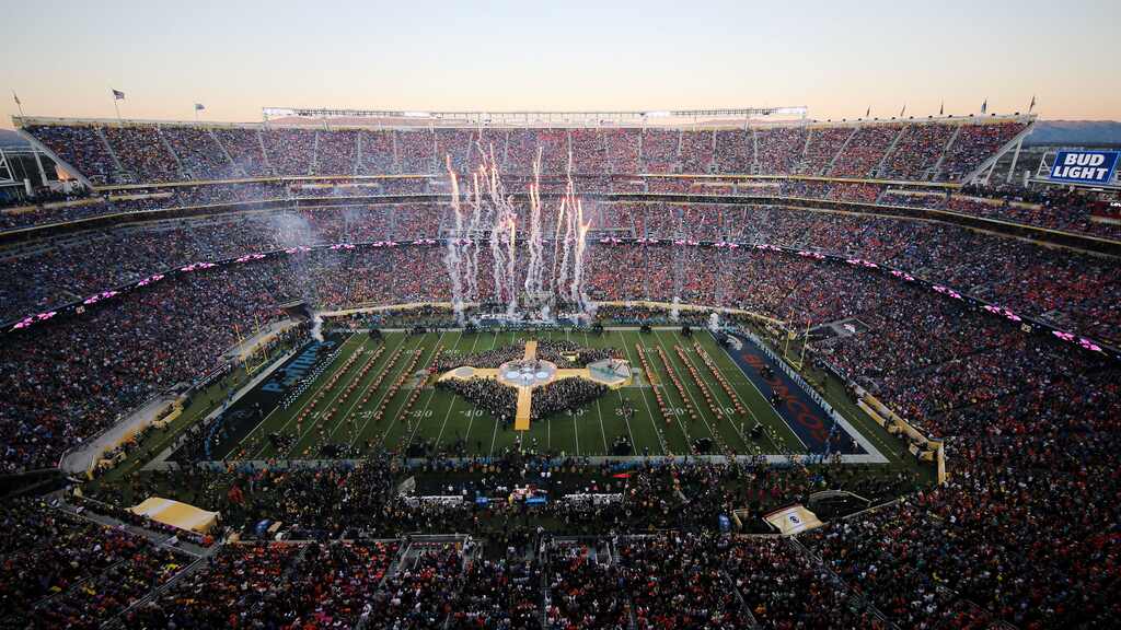 estadio de um time da nfl lotado para receber um super bowl, com torcedores que sabem como apostar em futebol americano