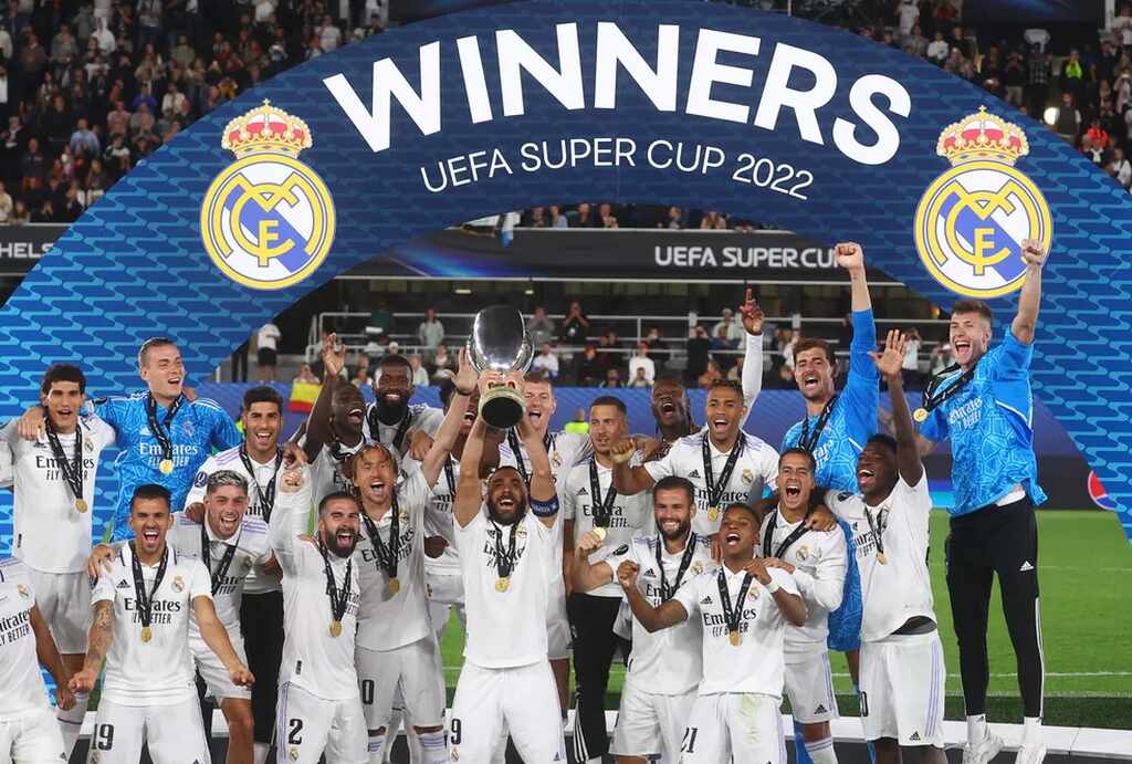 Imagem do time do real madrid conquistando a supercopa da uefa 2022