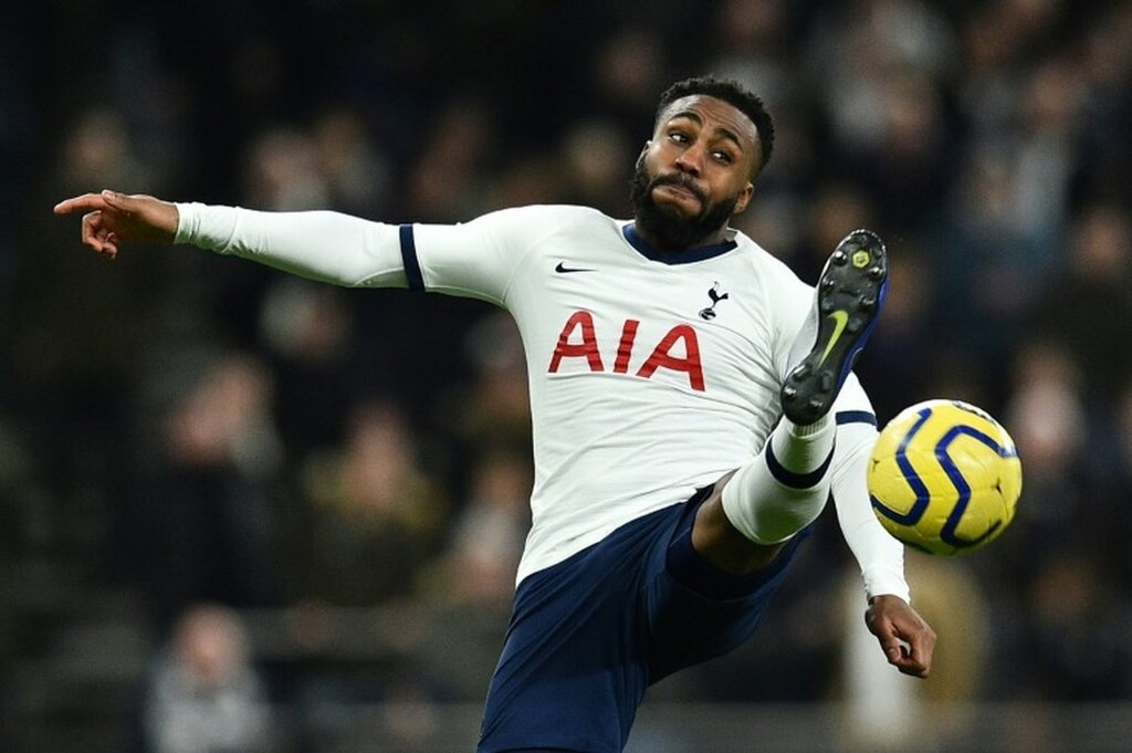 Danny Rose, em campo, no período em que jogava pelo Totthenham