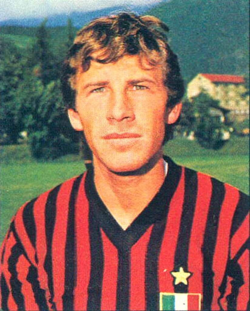 Imagem do zagueiro Franco Baresi com o uniforme do Milan