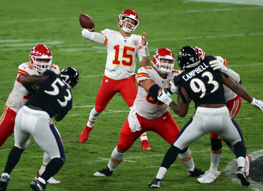 patrick mahomes do kc chiefs em campo, o futebol americano é um bom esporte para aposta em passes