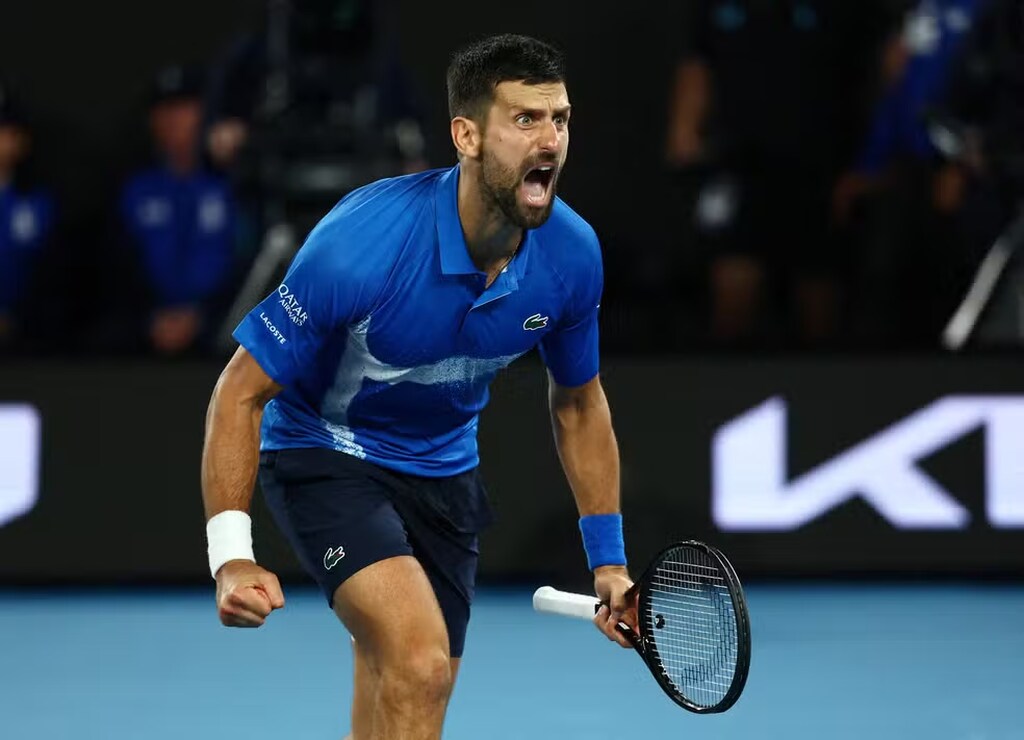 jogador que entende de apostas australian open competindo em uma quadra de tenis