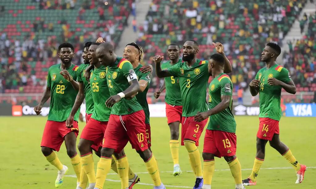 seleção do camarões em campo para um jogo da copa das nações africanas