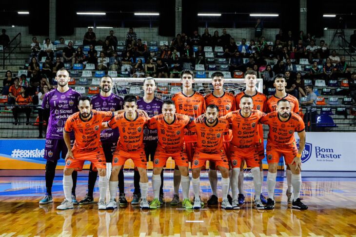 Time Passo Fundo Futsal em quadra na Arena Comercial