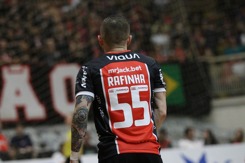 Jogador Rafinha do Joinville Futsal em quadra