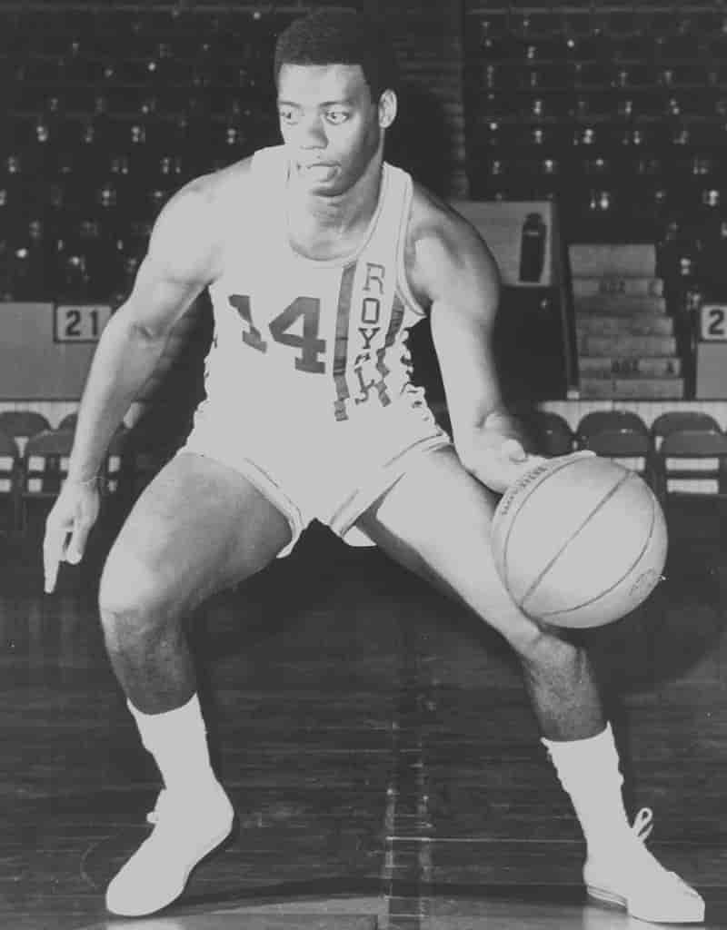 Foto antiga do jogador de Basquete Oscar Robertson