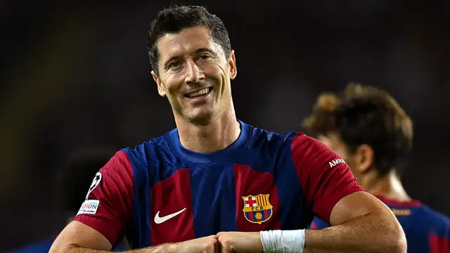 Jogador Robert Lewandowski em campo pelo Barcelona