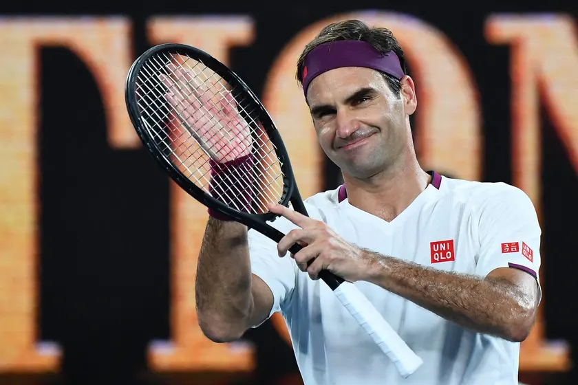 Roger Federer segurando uma raquete de tênis - Foto: William West/ AFP