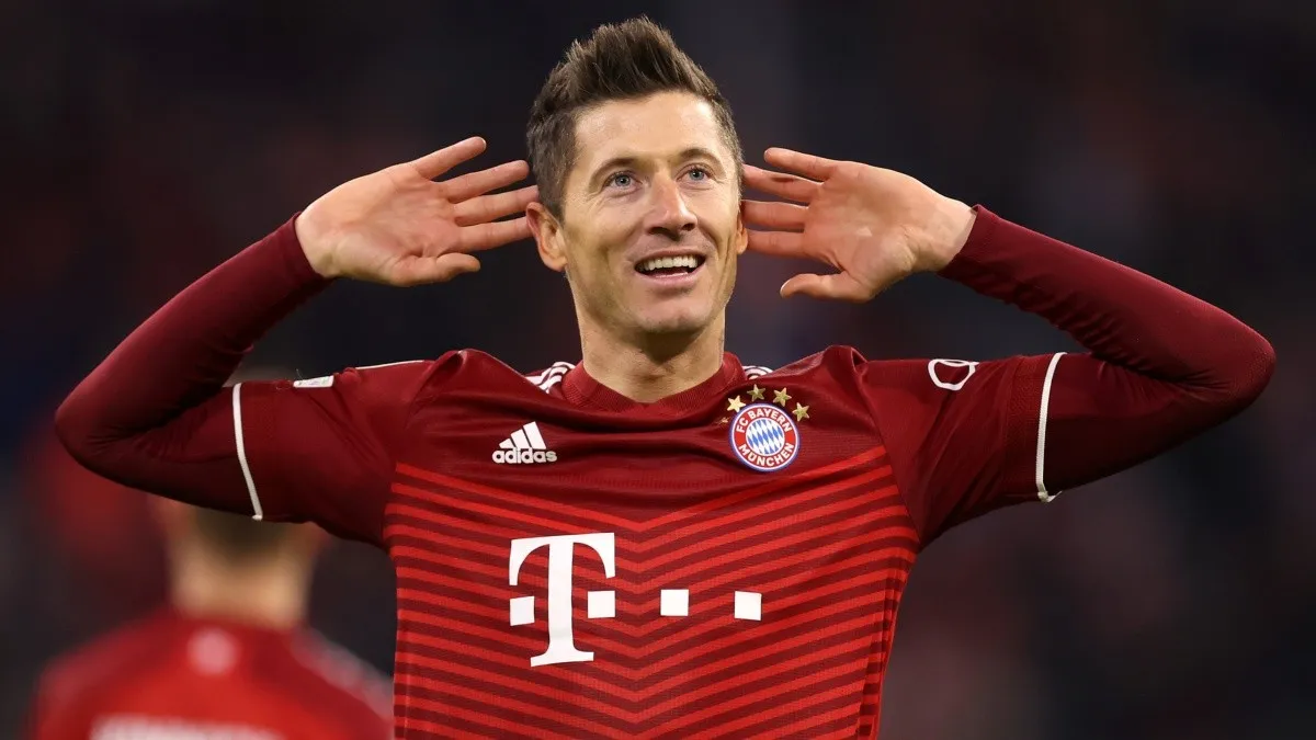 Jogador Robert Lewandowski atuando pelo Bayern de Munique - Foto: Alex Grimm / Getty Images