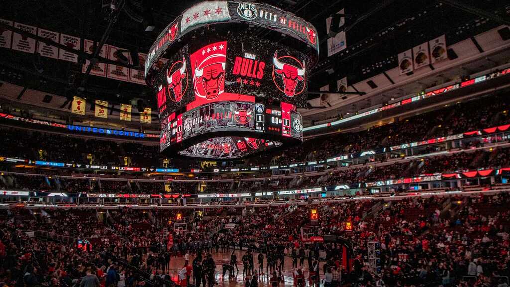 casa da historia do chicago bulls, lotada prestes a receber uma partida