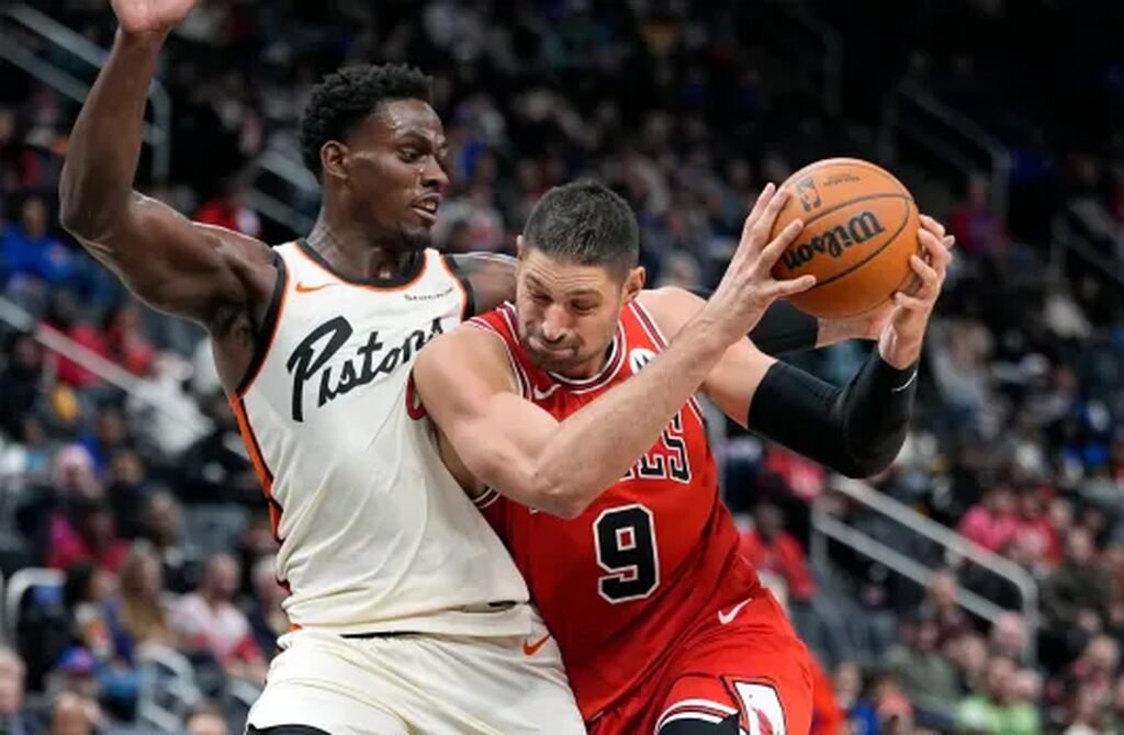 jogadores do bulls e do pistons, maior rival da historia do chicago bulls, em quadra