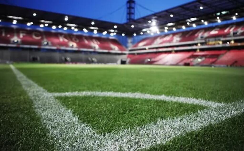 foto de escanteio limite dentro de um estádio iluminado