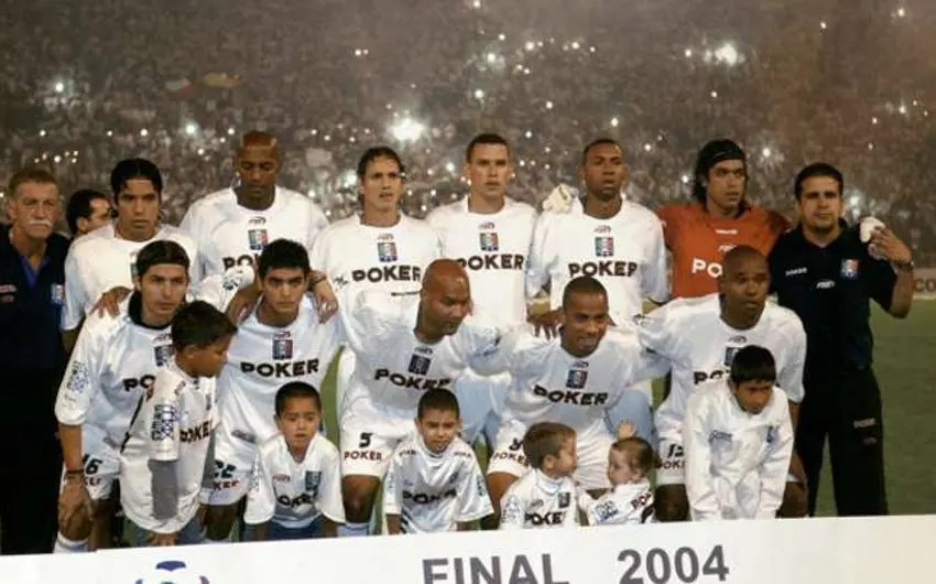 Time do Once Caldas que venceu a Libertadores de 2004 (Foto: AFP)