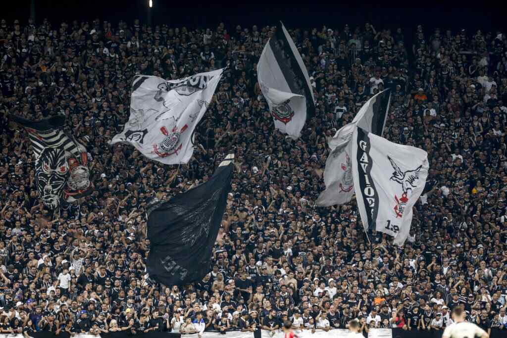 Torcida do Corinthians no estádio Pacaembu