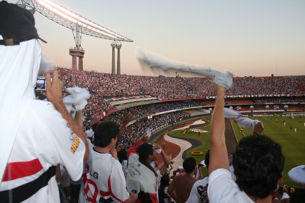 Torcedores do Sâo Paulo FC na arquibancada do Morumbi