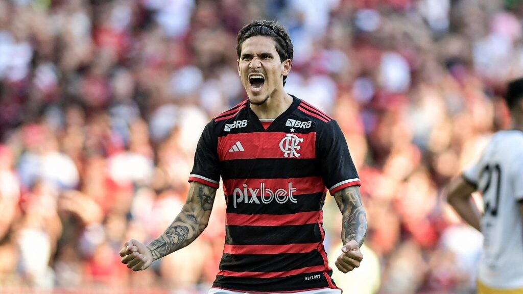 pedro, do flamengo, em campo. o jogador costuma ser quem fez o primeiro gol da partida