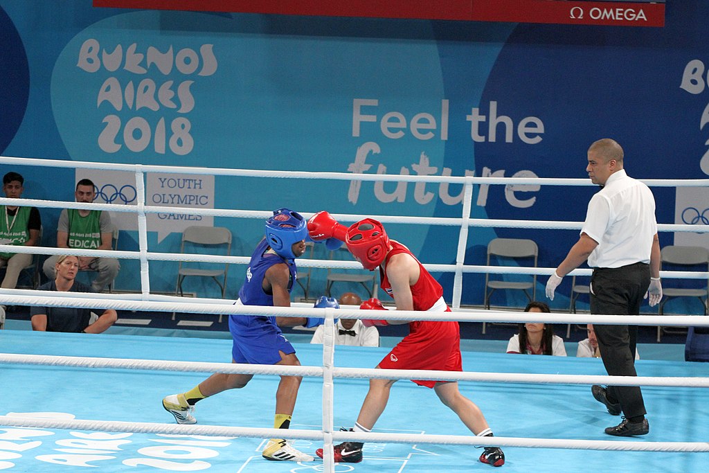 Lutadores de boxe em um ringue 