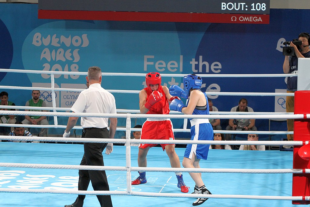 Lutadores de boxe em um ringue 