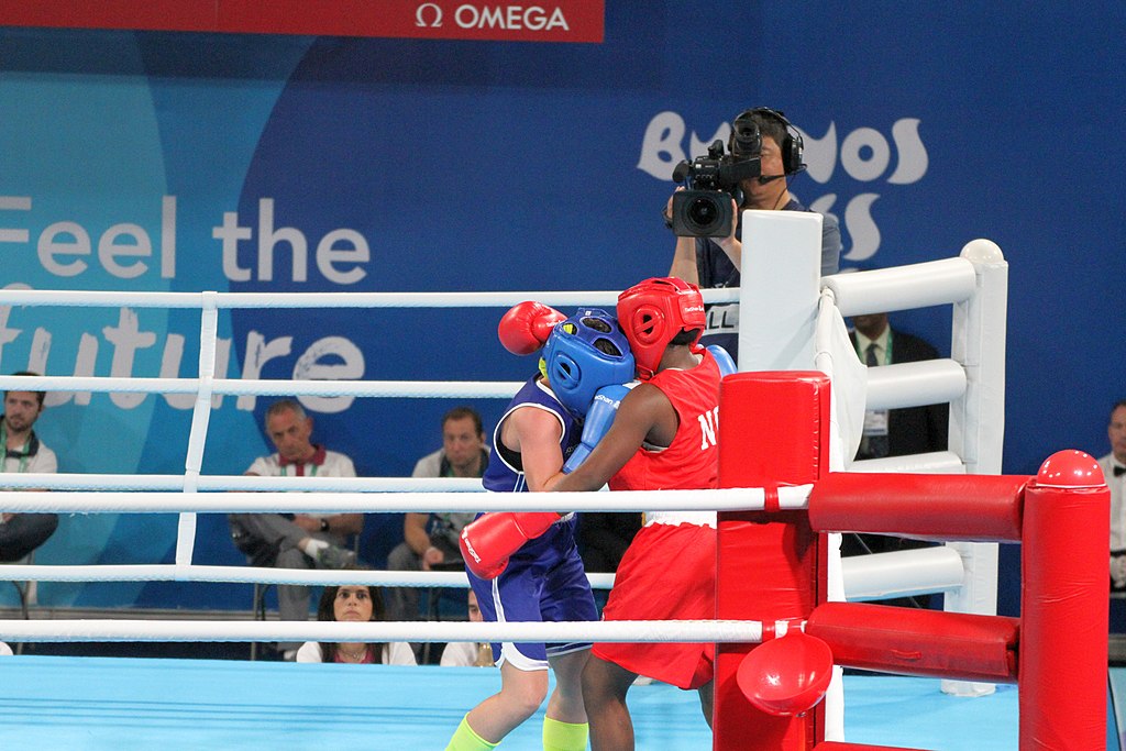 Lutadores de boxe em um ringue 