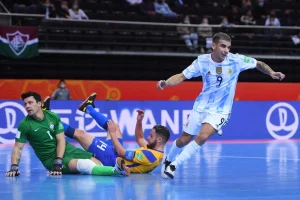 Jogadores de futsal de brasil e argentina 