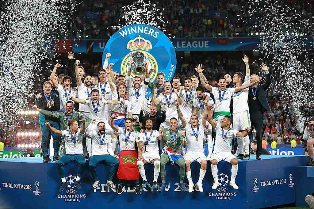 Jogadores do Real Madrid comemorando título da Champions League.