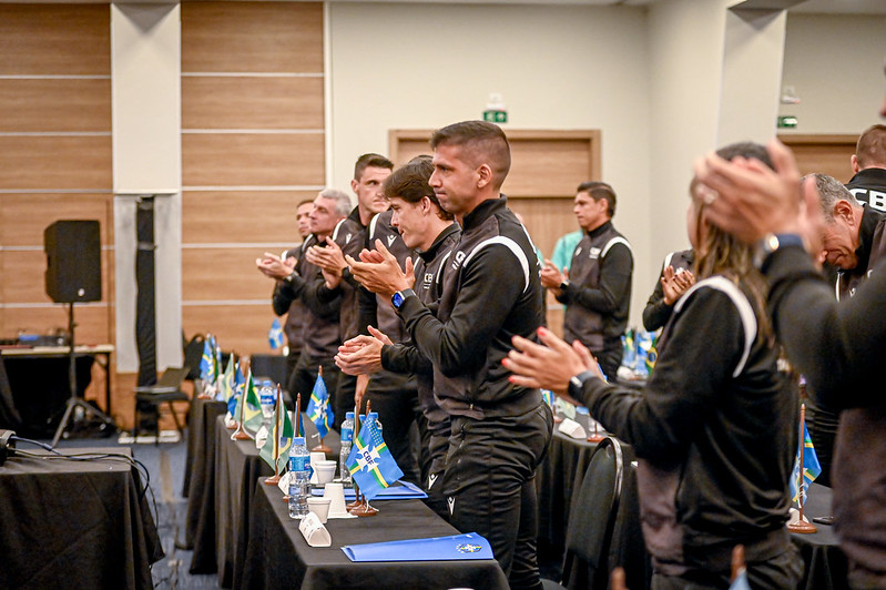 Árbitros em uma conferencia de arbitragem 