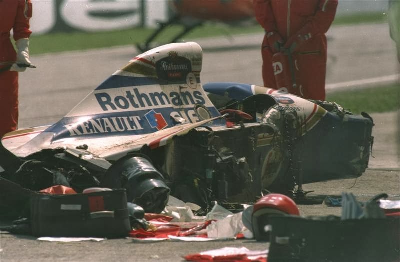 Carro de Ayrton Senna após a batida no Grande Prêmio de Ímola, que culminou a morte do piloto brasileiro - Reprodução/Esportes Motor