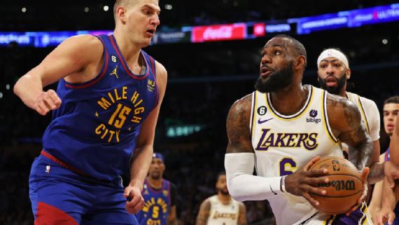 Jogadores de basquete em quadra - Foto: Harry How/Getty Images