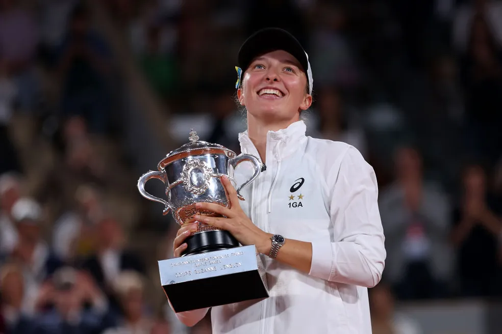 Iga Swiatek é a grande favorita a vencer o torneio de Roland Garros no feminino simples - Reprodução/Clive Brunskill/Getty Images