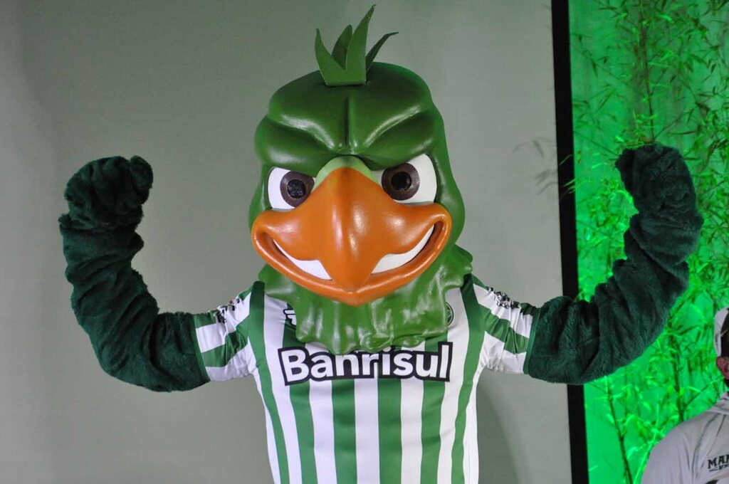 Mascote do time de futebol do Juventude, sendo uma ave verde com a camisa do time.