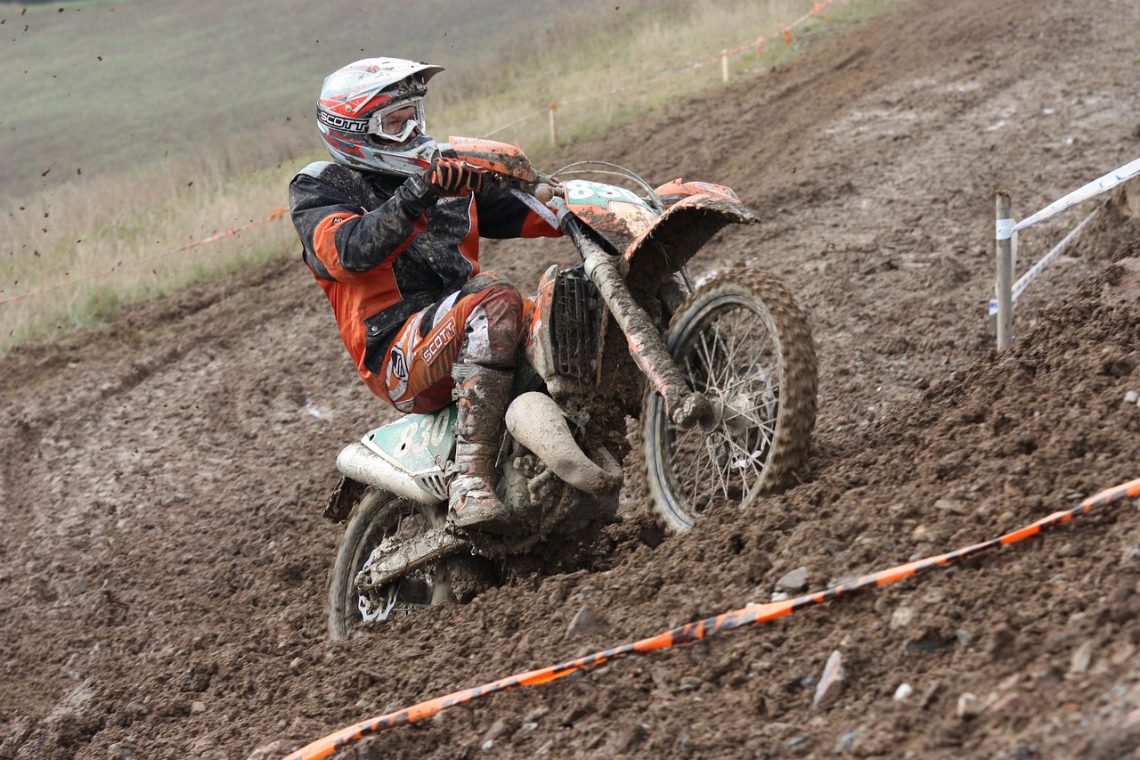 Conheça melhor a categoria Enduro no motociclismo, desde suas diferenças para o motocross e os tipos de motocicletas utilizadas - Reprodução/Pixabay