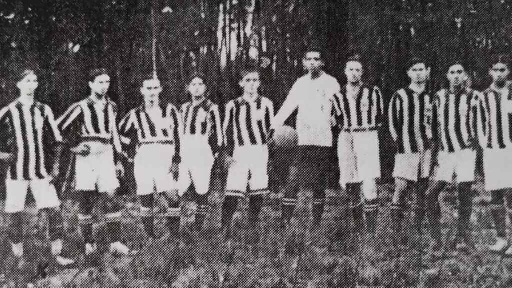 Elenco de futebol da Ponte Preta no começo do século.