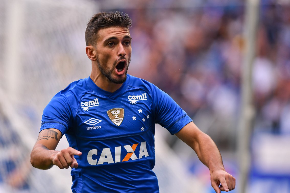 Jogador Arrascaeta com a camisa do Cruzeiro - Foto: Cruzeiro