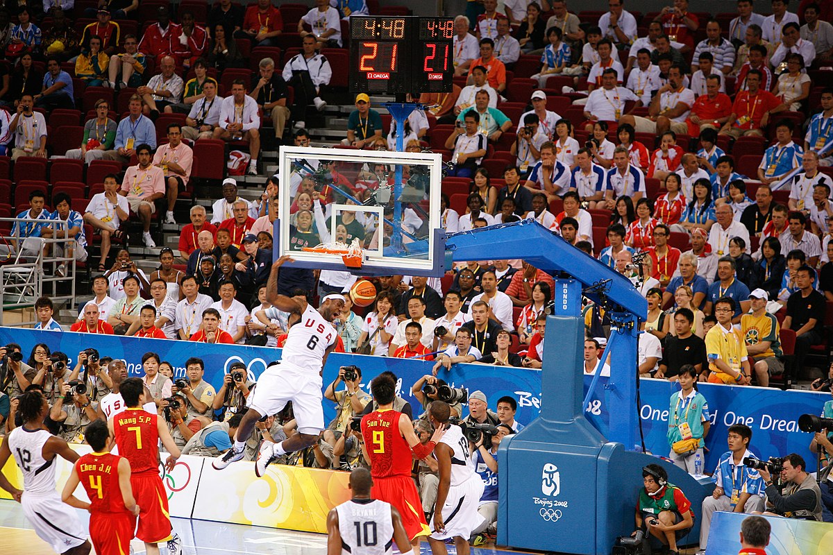 Lebron James em quadra - Foto: Wikimedia Commons