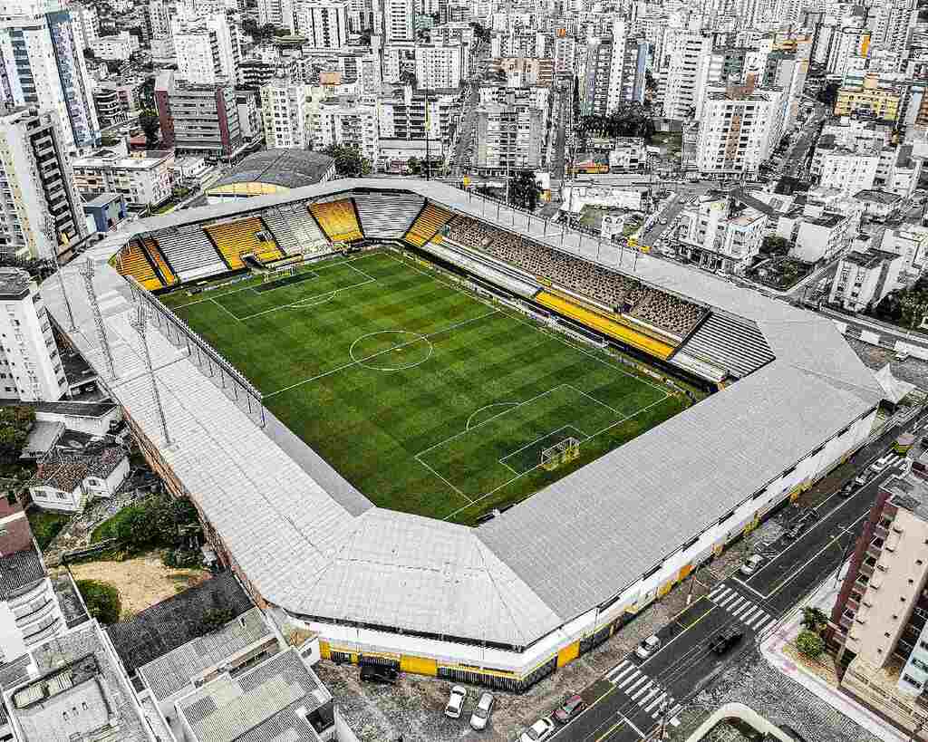 O Estádio Heriberto Hülse é a casa do Criciúma.