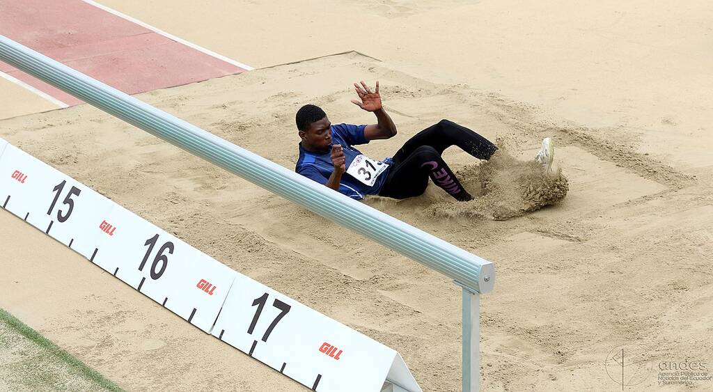 Imagem de atleta competindo no atletismo