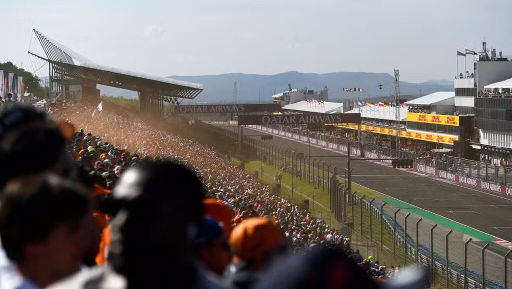 Imagem da torcida de uma corrida de Formula 1