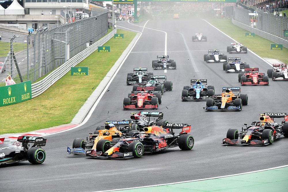 Imagem de carros de corrida no GP da Hungria