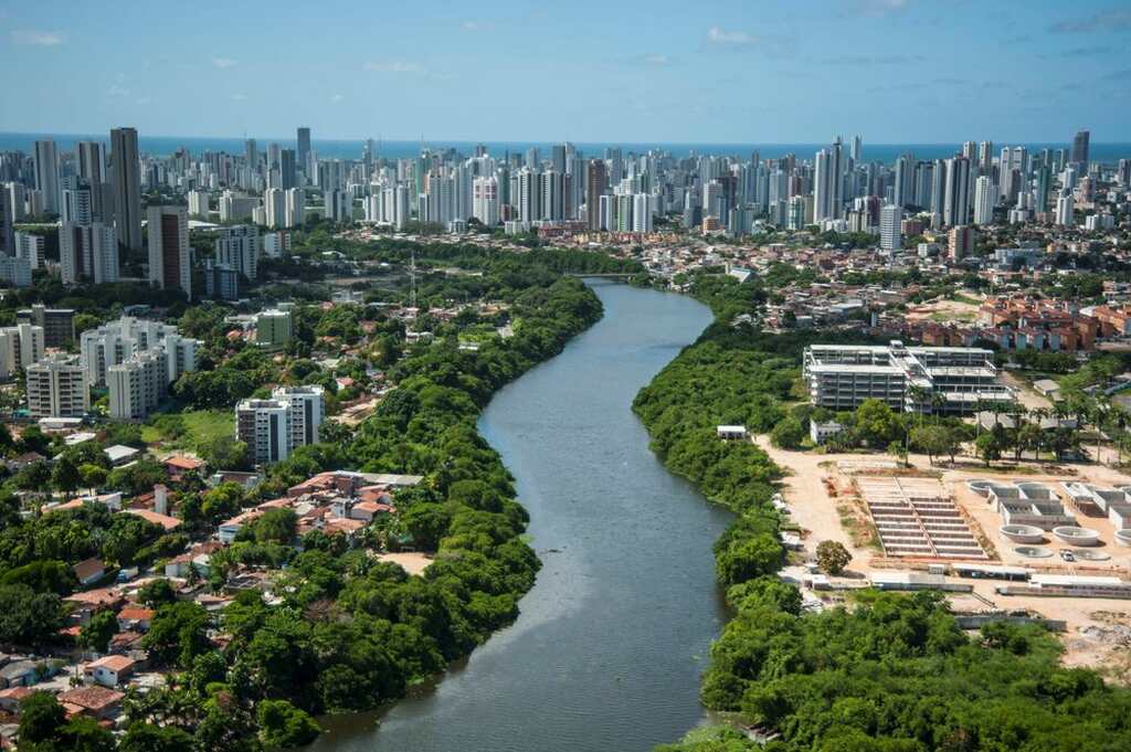 Imagem do rio Capibaribe, que deu a origem ao nome do Náutico