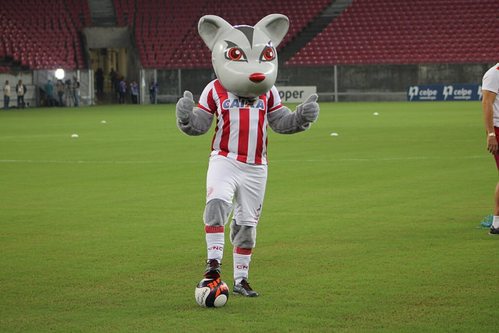 Imagem do mascote oficial do Náutico, o Timbu, uma espécie de gambá