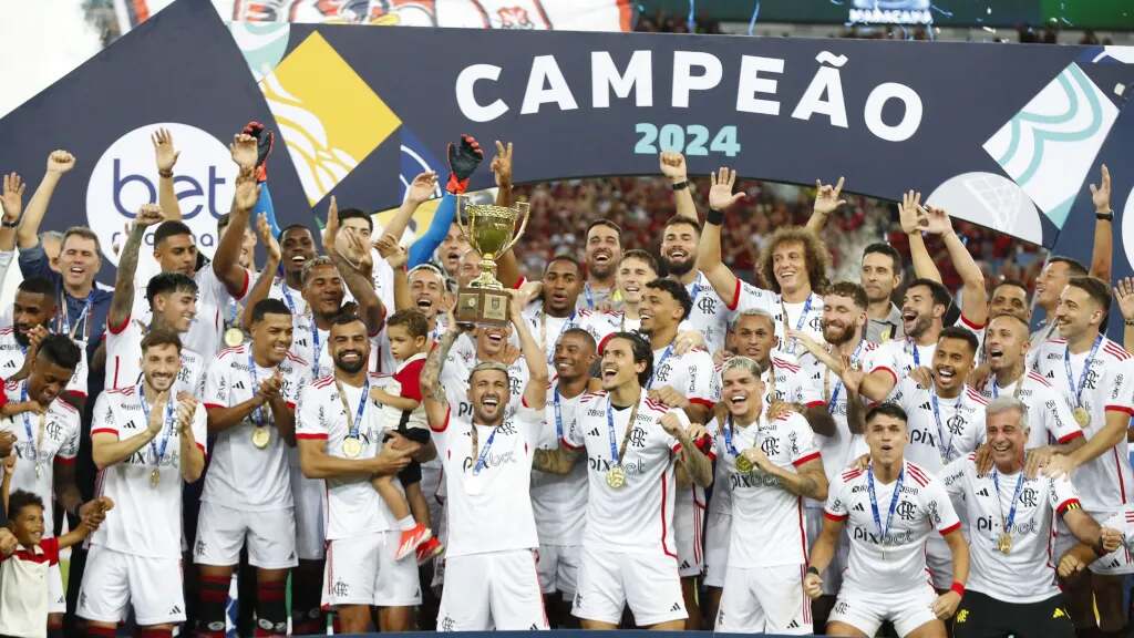 flamengo comemorando o título do cariocão 2024. O time ainda é um dos favoritos no brasileirão a