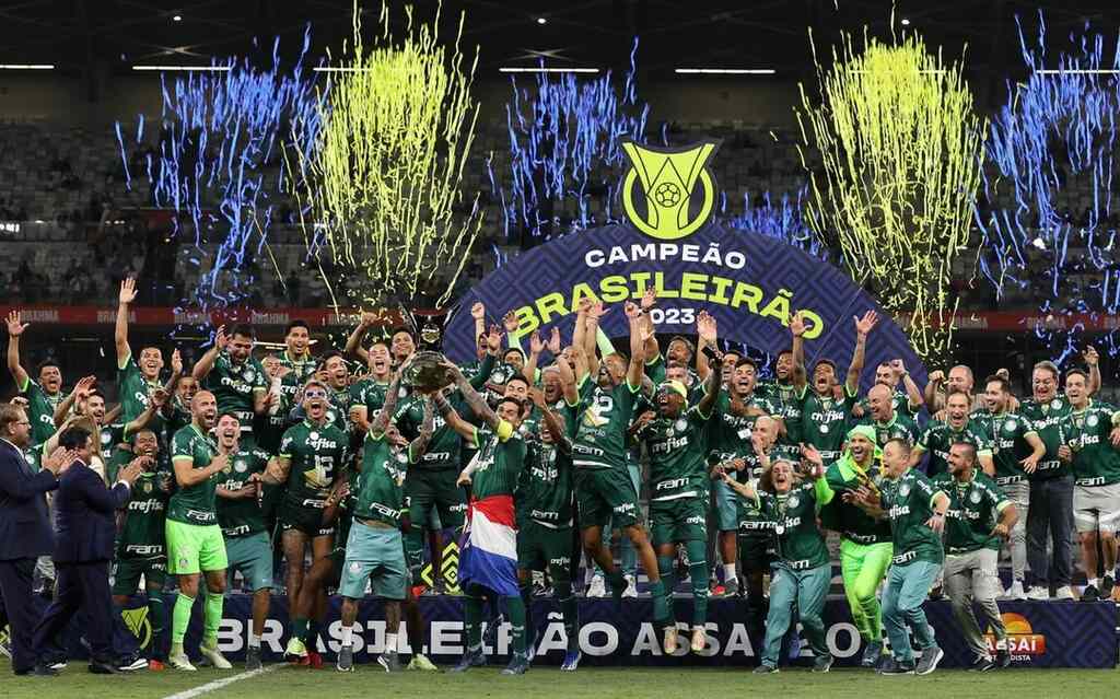 Palmeiras comemorando o título de campeão do brasileirão 2023, e é um dos favoritos em 2024