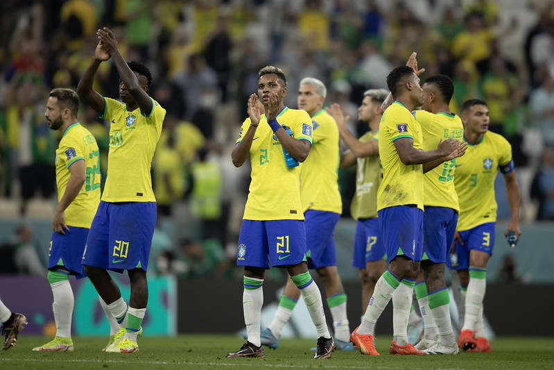 Jogadores da seleção brasileira em campo