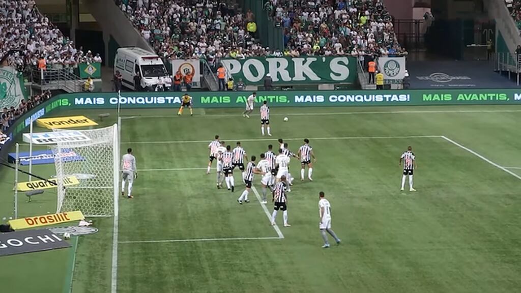 partida de futebol do brasileirao por pontos corridos entre palmeiras e atlético mg