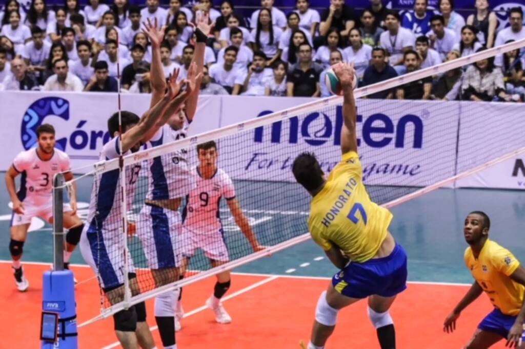 duas equipes de vôlei que sabem o que é tie break disputam entre si na quadra