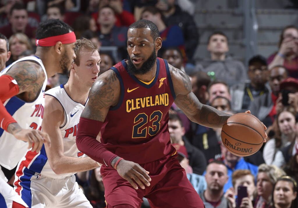 Lebron James em quadra pelo cleveland cavaliers historia