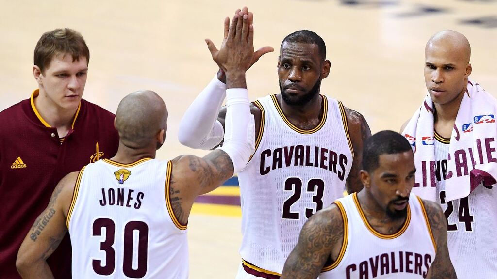 parte do elenco do cleveland cavaliers historia em campo