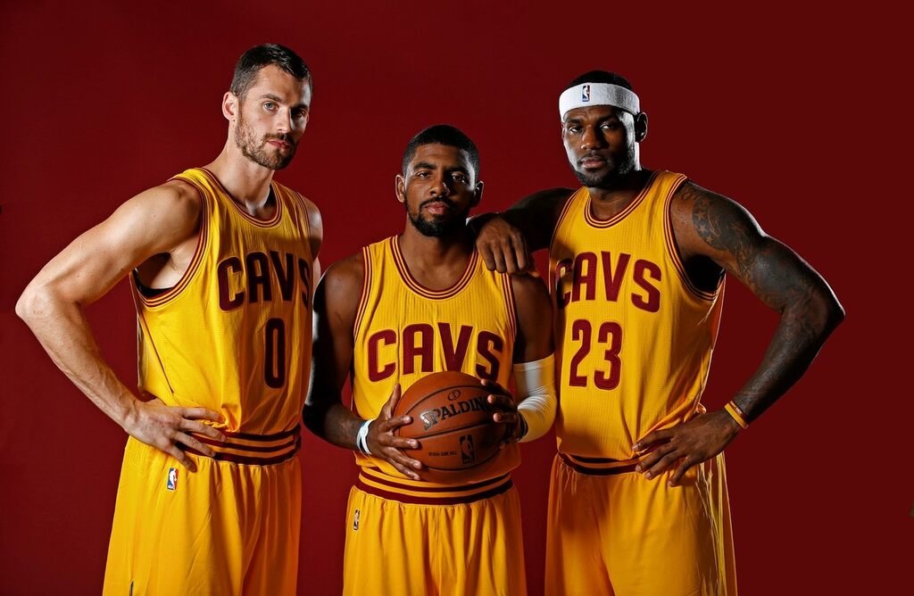 big three do cleveland cavaliers historia posado para a foto usando o uniforme do time