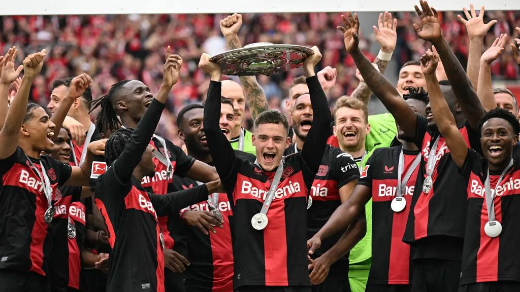 elenco do bayer leverkusen em campo, um dos favoritos da champions