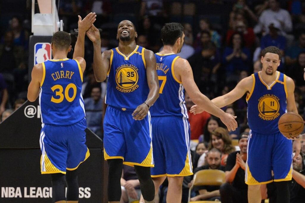 elenco de 2016/17 em quadra, um dos melhores da história do Golden State Warriors